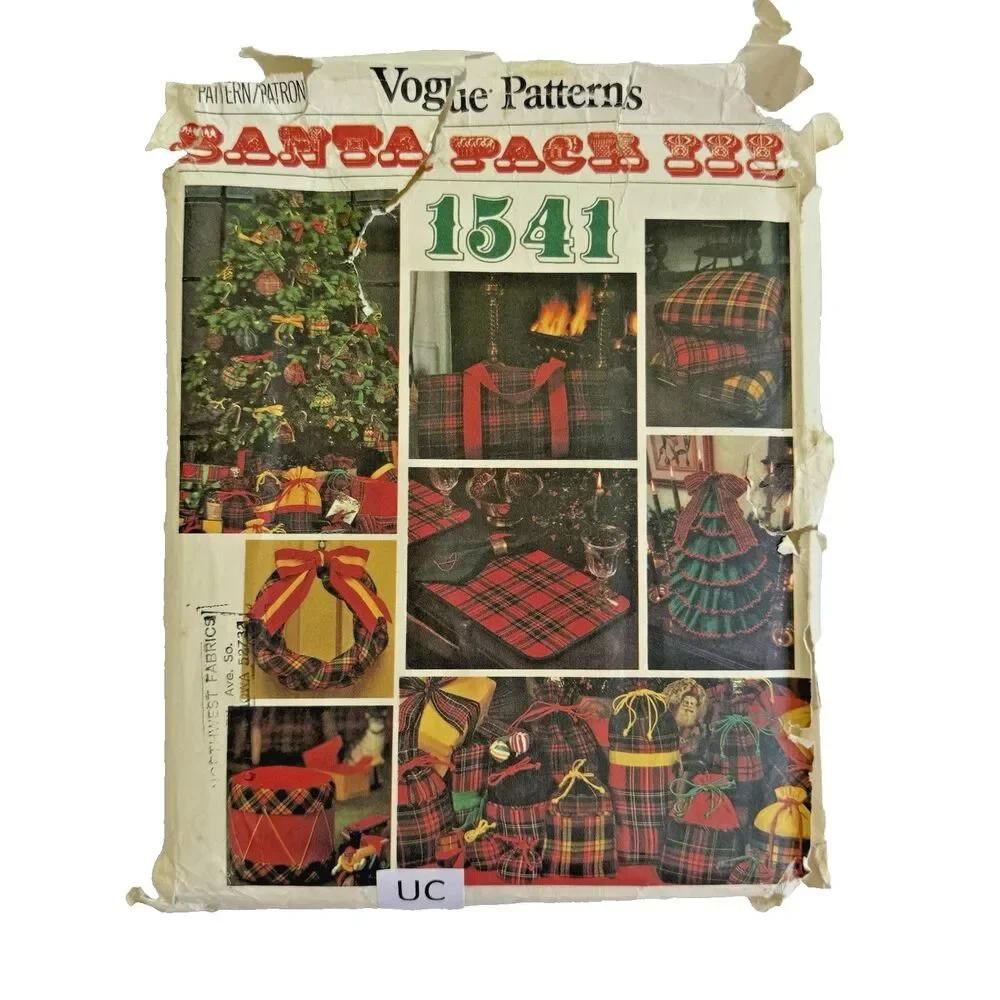 Vogue Sewing Pattern 1541 Christmas Decor Wreath Log Carrier Placemats Pillows